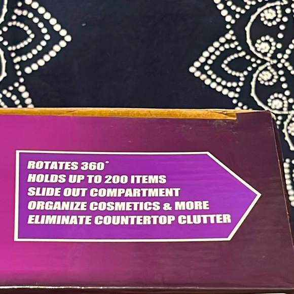 Fine Life Product Cosmetic Carousel - Picture 3 of 4